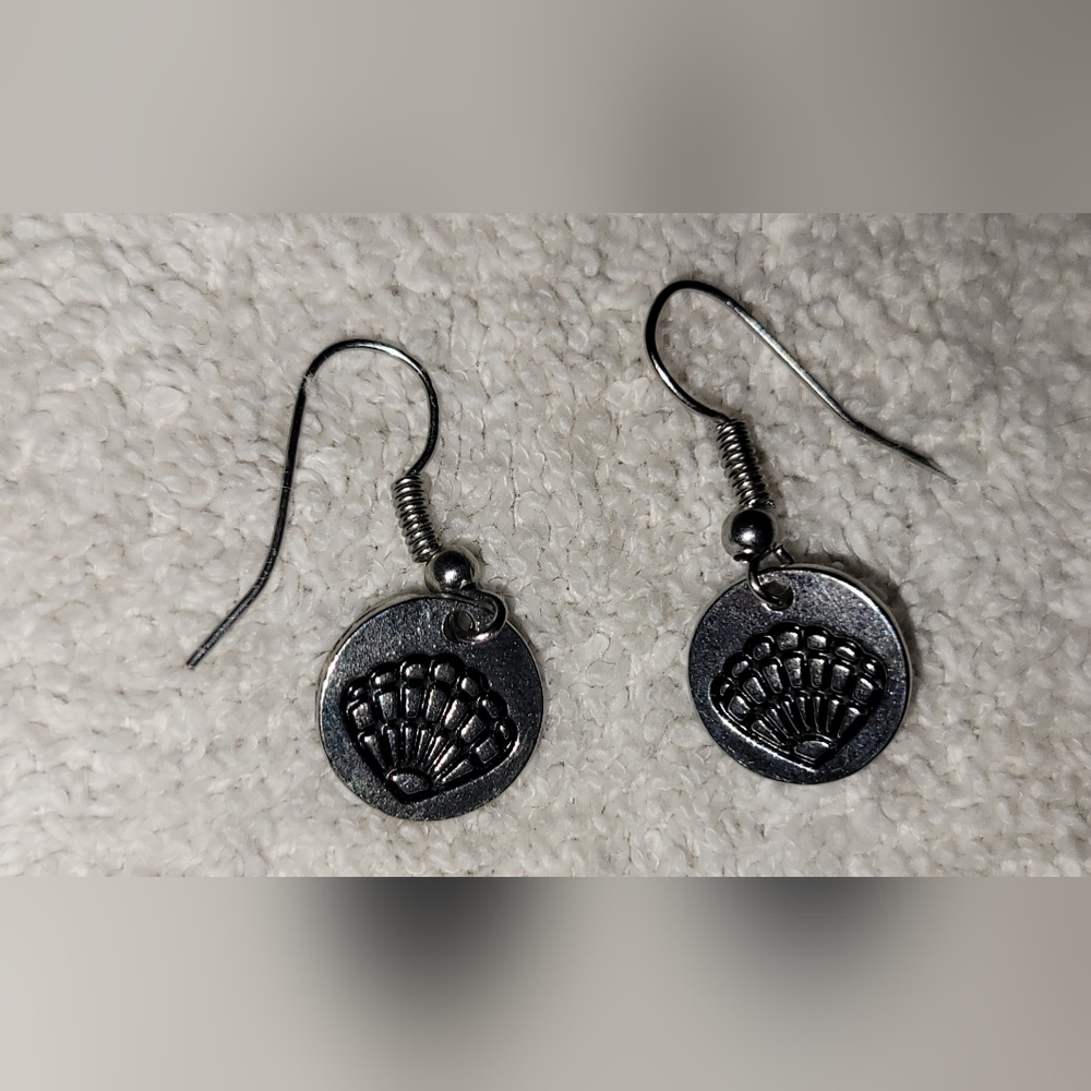 Sea shell dangle earrings